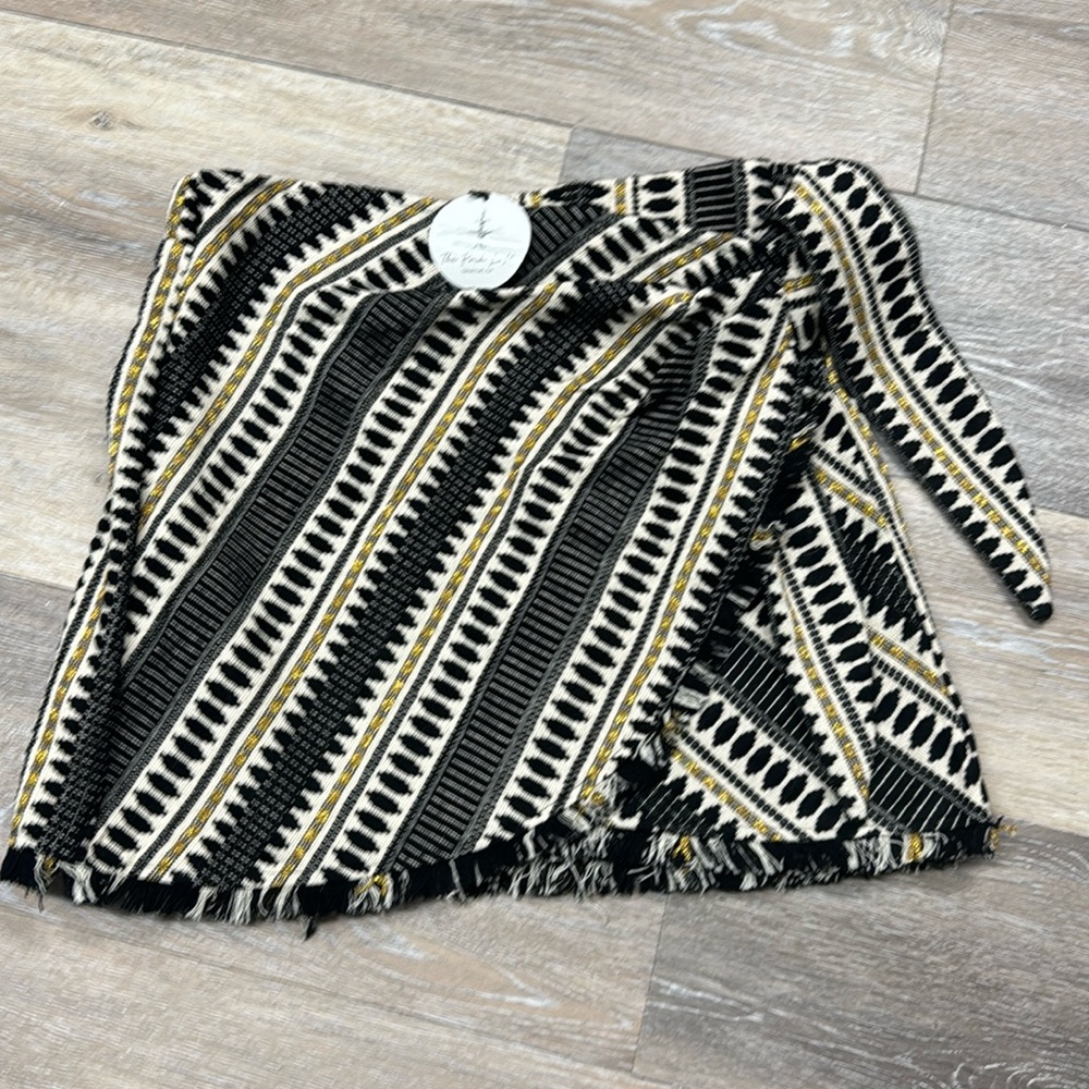 Size medium wrap skirt with tie - Judith March